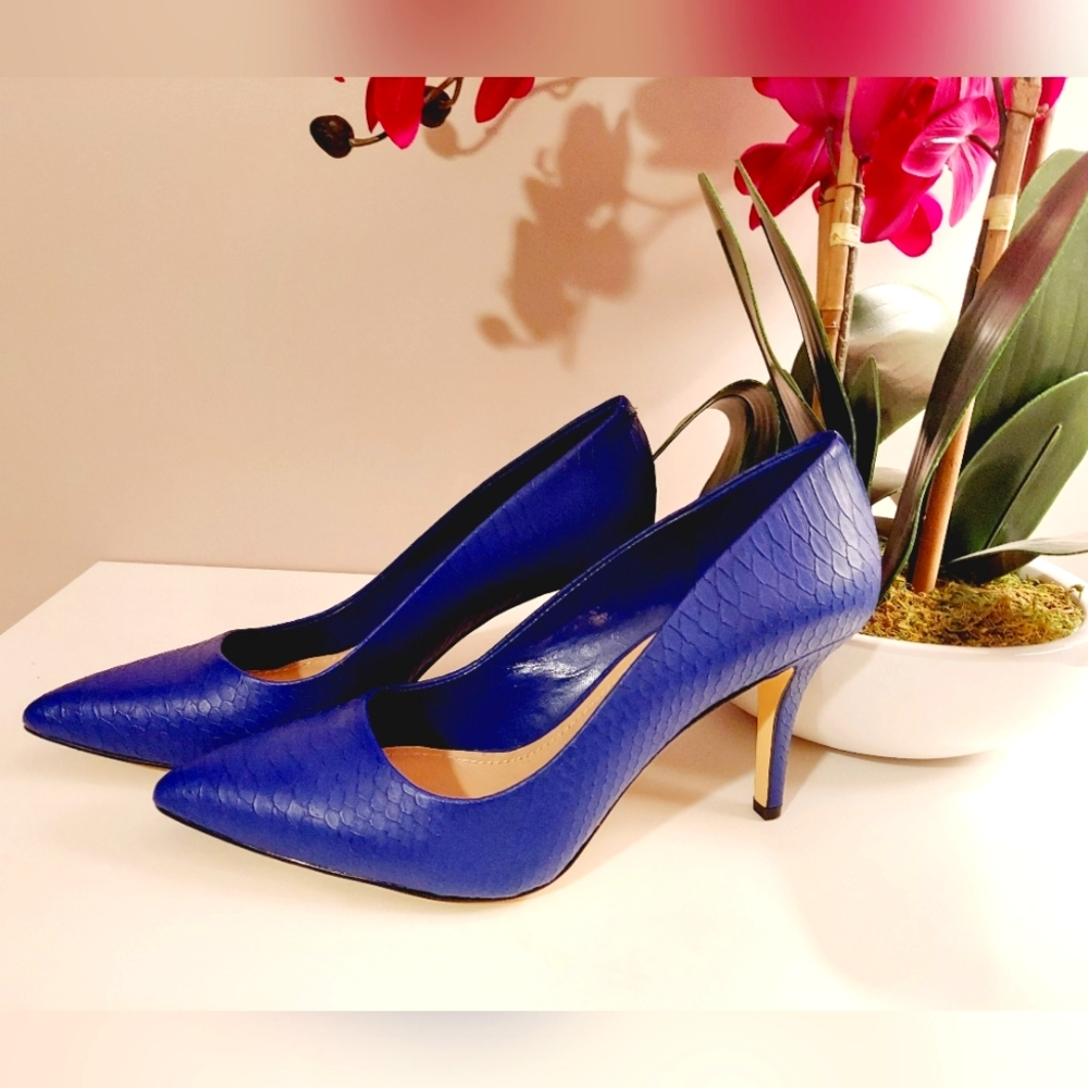 BCBGeneration Blue Heels